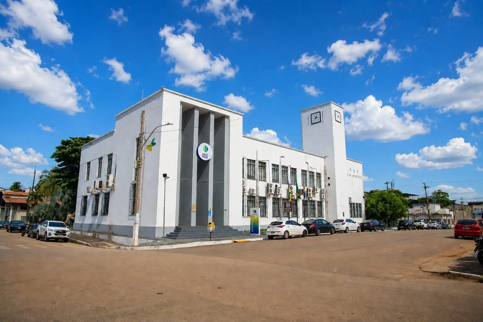 VALORIZAÇÃO - Prefeitura regulamenta concursos para reconhecer servidores e estagiários 
