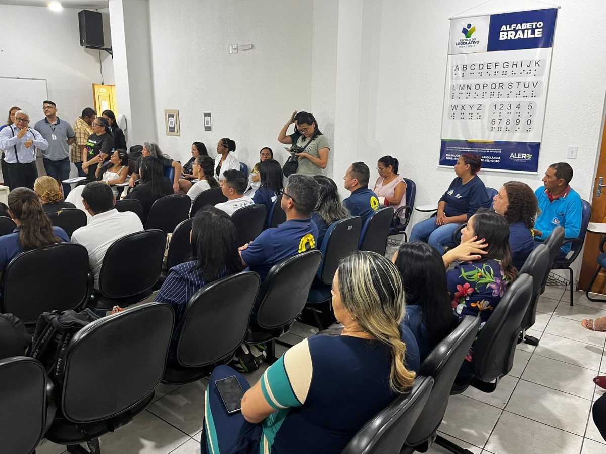 CAPACITAÇÃO: SEMAD em parceria com SEMUSA contempla mais de 70 servidores com curso de LIBRAS