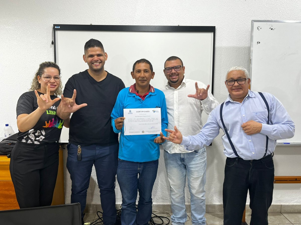 CAPACITAÇÃO: SEMAD em parceria com SEMUSA contempla mais de 70 servidores com curso de LIBRAS
