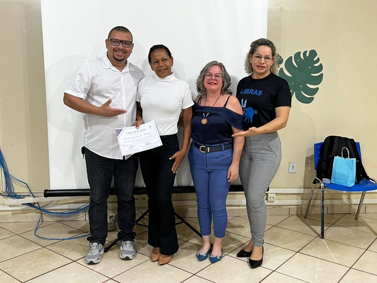 CAPACITAÇÃO: - SEMAD promove curso de Libras para servidores da SEMUSA