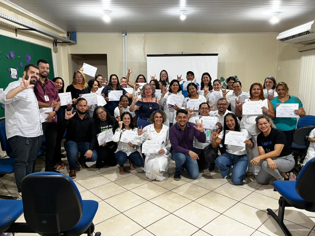 CAPACITAÇÃO: - SEMAD promove curso de Libras para servidores da SEMUSA