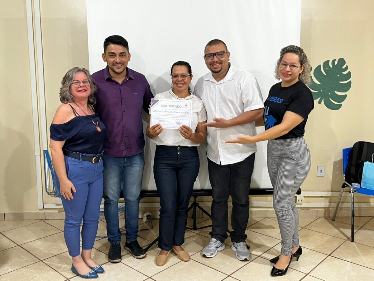 CAPACITAÇÃO: - SEMAD promove curso de Libras para servidores da SEMUSA