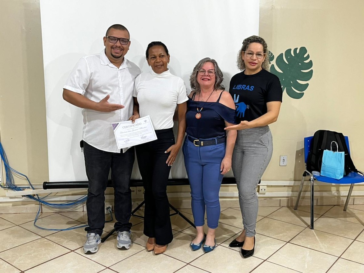 CAPACITAÇÃO: - SEMAD promove curso de Libras para servidores da SEMUSA